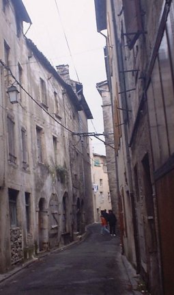 ensemble dans la rue Villeneuve